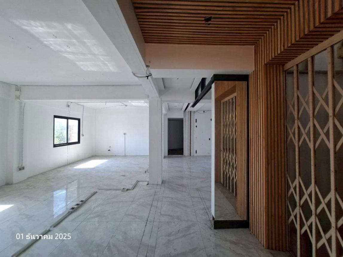 อาคารพาณิชย์ 9 ห้องน้ำ พื้นที่ 797 ตร.ม. ทำเลศักยภาพ ท่าข้าม บางขุนเทียน กรุงเทพมหานคร