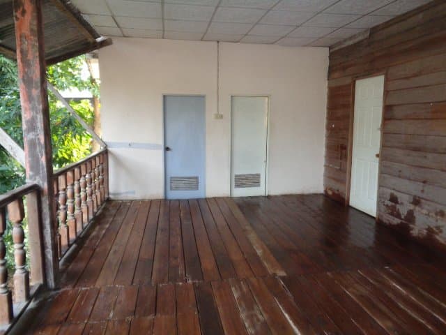 บ้านครึ่งตึกครึ่งไม้ เมืองกาฬสินธุ์