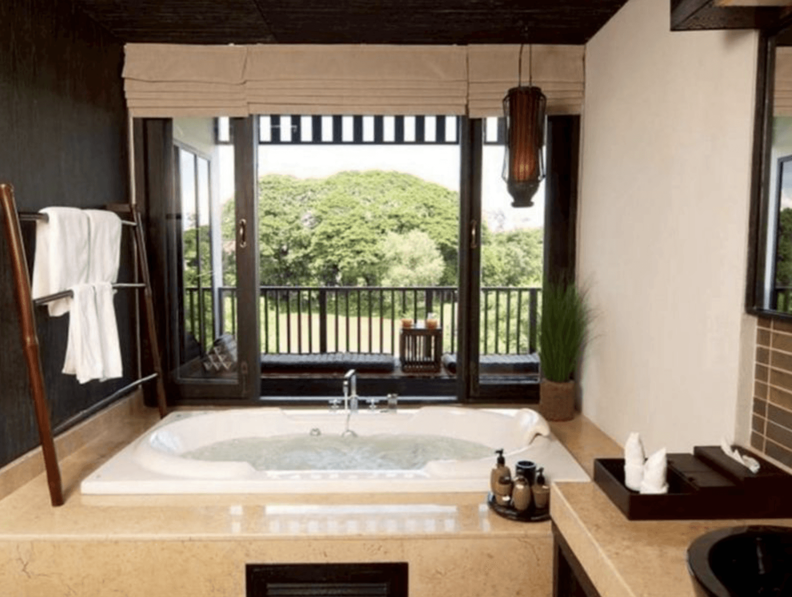 ขาย โรงแรมเลียบแม่น้ำปิง พร้อมใบอนุญาต