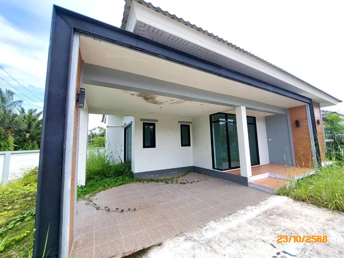 ขายบ้านเดี่ยว 3 ห้องนอน 2 ห้องน้ำ พื้นที่ใช้สอย 108.18 ตร.ม. ทำเลสงบ พะแสง บ้านตาขุน สุราษฎร์ธานี