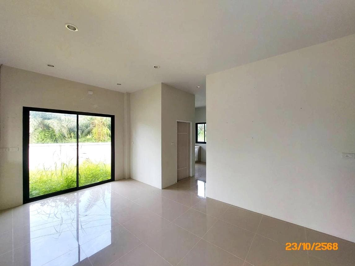 ขายบ้านเดี่ยว 3 ห้องนอน 2 ห้องน้ำ พื้นที่ใช้สอย 108.18 ตร.ม. ทำเลสงบ พะแสง บ้านตาขุน สุราษฎร์ธานี