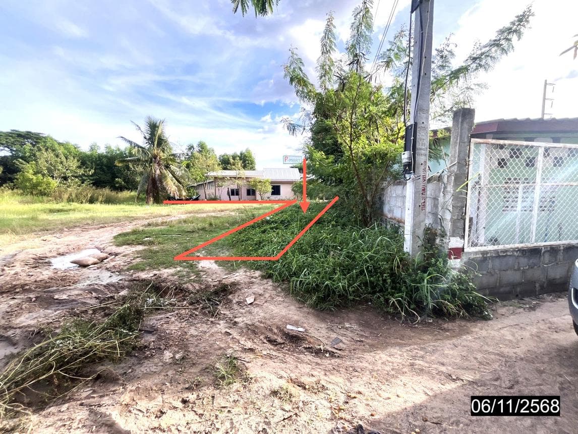 บ้านเดี่ยว เหนือเมือง เมืองร้อยเอ็ด 3 ห้องนอน 1 ห้องน้ำ พื้นที่ใช้สอย 205 ตร.ม. ทำเลดี ใกล้สิ่งอำนวยความสะดวก ราคาไม่ถึง 2 ล้าน