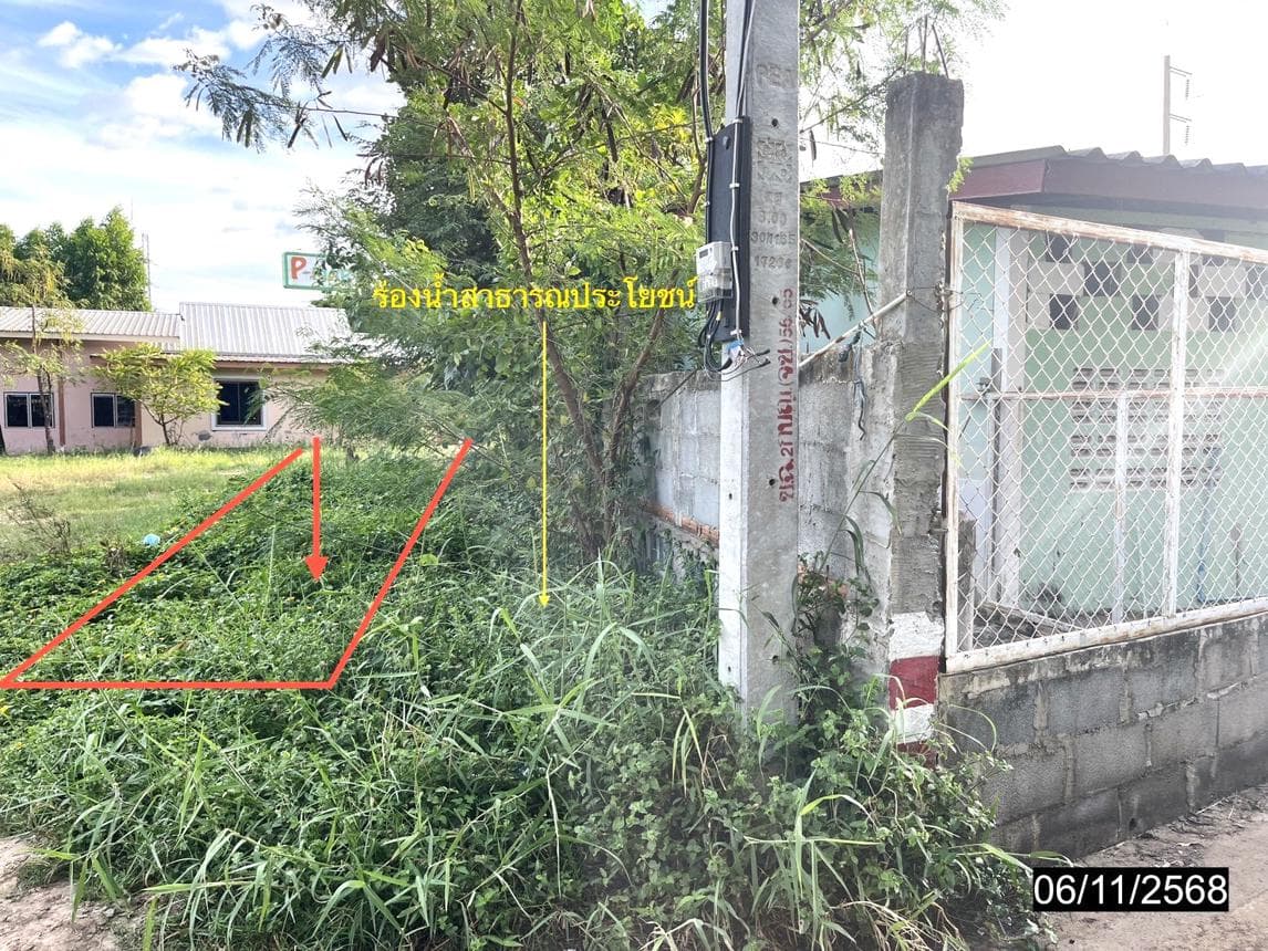บ้านเดี่ยว เหนือเมือง เมืองร้อยเอ็ด 3 ห้องนอน 1 ห้องน้ำ พื้นที่ใช้สอย 205 ตร.ม. ทำเลดี ใกล้สิ่งอำนวยความสะดวก ราคาไม่ถึง 2 ล้าน