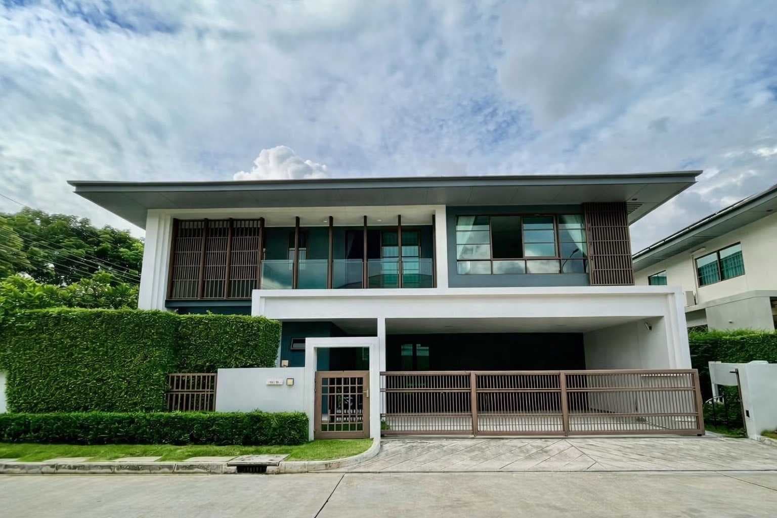ขายบ้านหรู เศรษฐสิริ พหล–วัชรพล 75 ตร.ว. หลังมุม ทิศใต้ เพียง 15 นาทีถึงสนามบินดอนเมือง