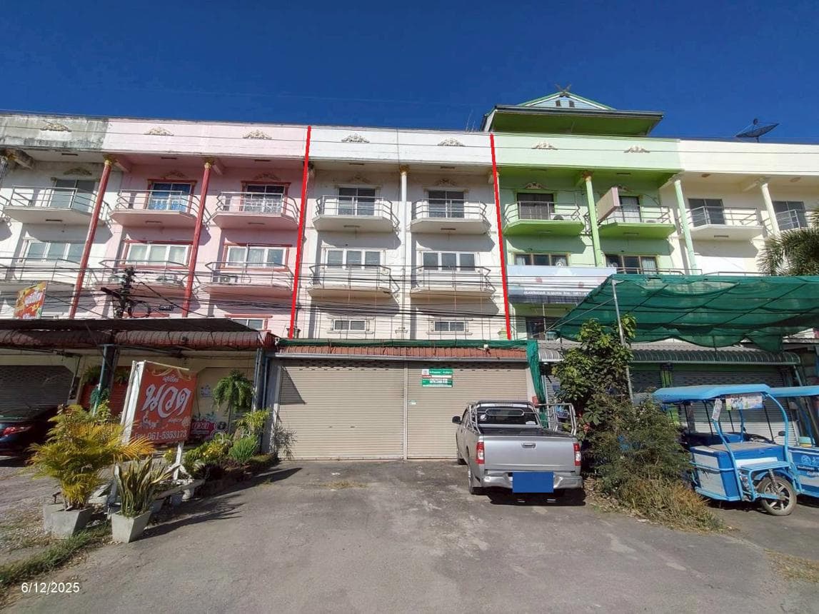 ขายอาคารพาณิชย์ 4 ห้องนอน 3 ห้องน้ำ พื้นที่กว้าง 372 ตร.ม. ทำเลทองหนองไผ่ ชุมแพ ขอนแก่น เหมาะสำหรับเปิดกิจการและทำโฮมออฟฟิศ