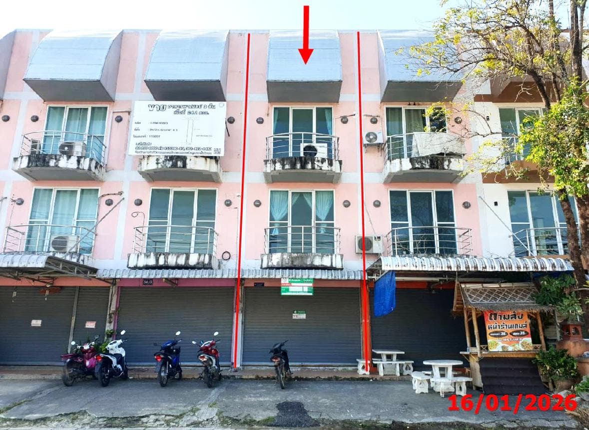 ขายอาคารพาณิชย์ เมืองลำพูน ทำเลในเมือง 3 ห้องนอน พื้นที่ใช้สอย 176 ตร.ม. เหมาะค้าขายและอยู่อาศัย