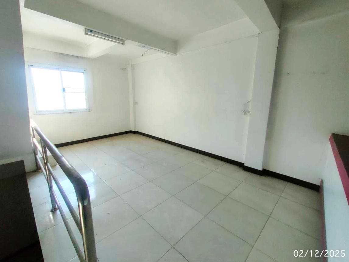 ขายอาคารพาณิชย์ 2 ห้องนอน 2 ห้องน้ำ พื้นที่ 206 ตร.ม. บนเนื้อที่ 24 ตร.ว. ทำเลเขาสามยอด เมืองลพบุรี เหมาะทำธุรกิจและโฮมออฟฟิศ ราคา 3.6 ล้าน