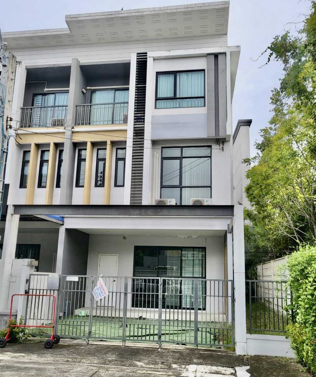 ขายทาวน์เฮาส์ 3 ชั้น Patio วัชรพล-รามอินทรา - 31 ตร.ว *หลังริม ใกล้เพลินนารีมอลล์*