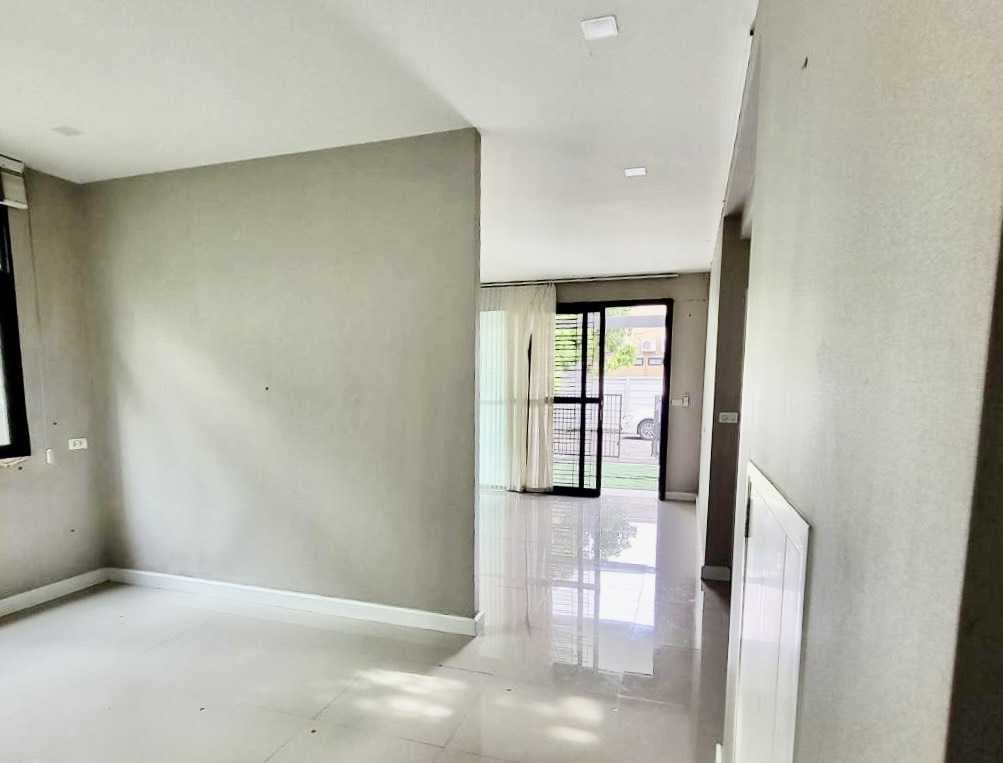 ขายทาวน์เฮาส์ 3 ชั้น Patio วัชรพล-รามอินทรา - 31 ตร.ว *หลังริม ใกล้เพลินนารีมอลล์*