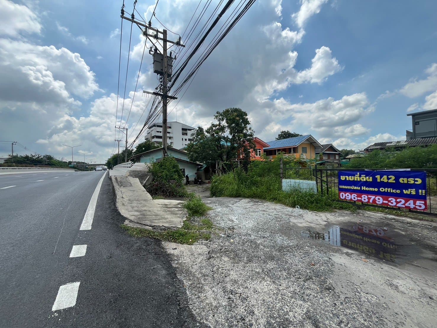 ขาย ที่ดิน ติดถนนเสรีไทย ซอย 44 แถมแปลน Home Office ฟรี !! 119.7 ตรว ใกล้สวนสยาม