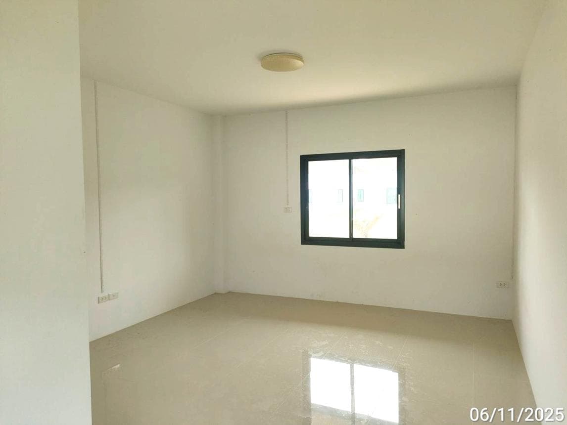 ขายบ้านเดี่ยว เกิ้ง เมืองมหาสารคาม 4 ห้องนอน 4 ห้องน้ำ พื้นที่กว้าง 252 ตร.ม. ทำเลเมืองเดินทางสะดวก
