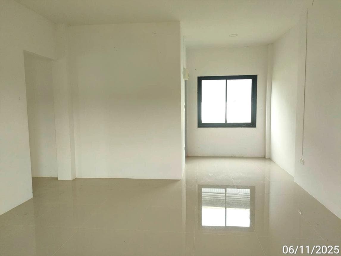 ขายบ้านเดี่ยว เกิ้ง เมืองมหาสารคาม 4 ห้องนอน 4 ห้องน้ำ พื้นที่กว้าง 252 ตร.ม. ทำเลเมืองเดินทางสะดวก
