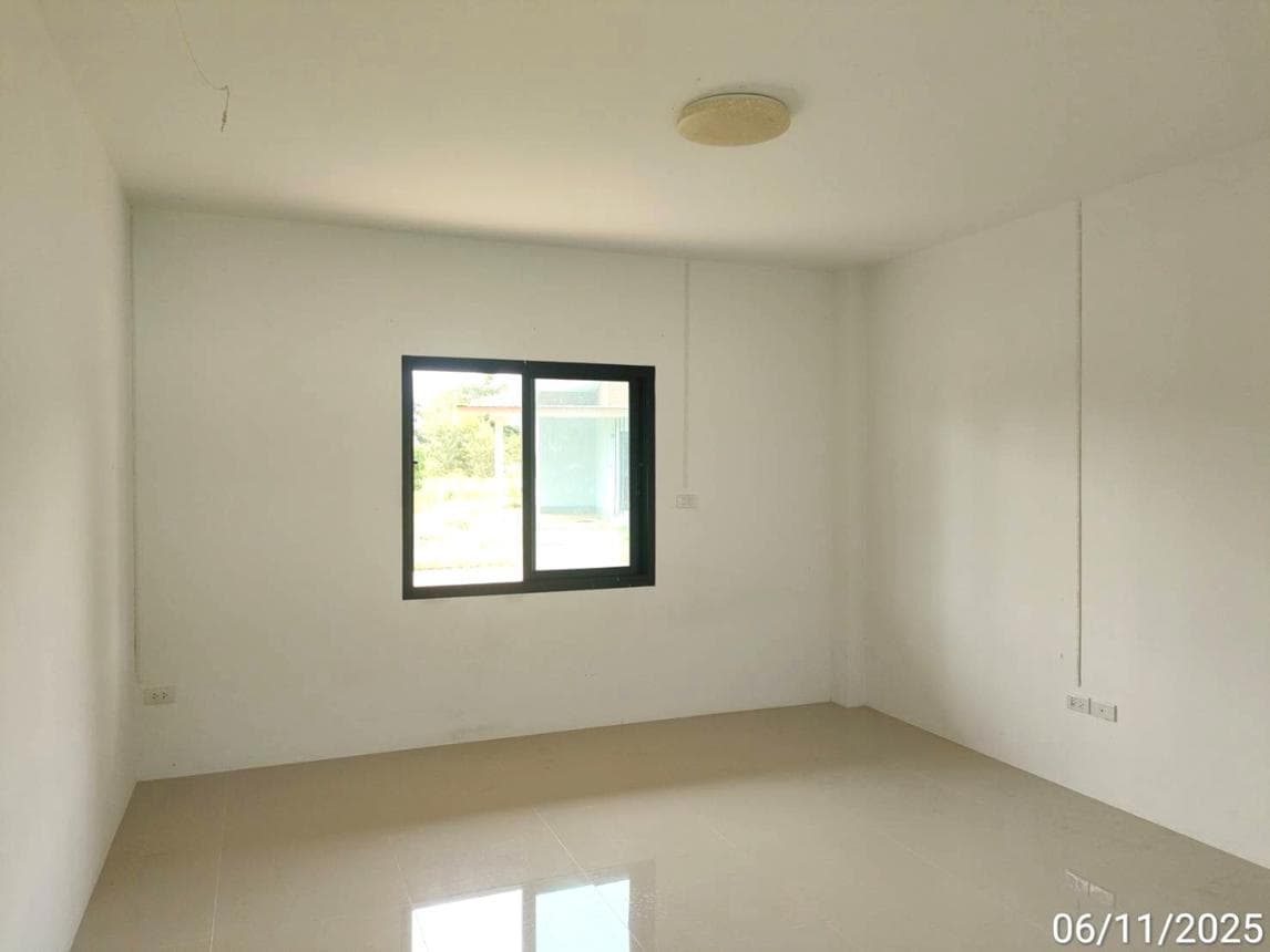 ขายบ้านเดี่ยว เกิ้ง เมืองมหาสารคาม 4 ห้องนอน 4 ห้องน้ำ พื้นที่กว้าง 252 ตร.ม. ทำเลเมืองเดินทางสะดวก