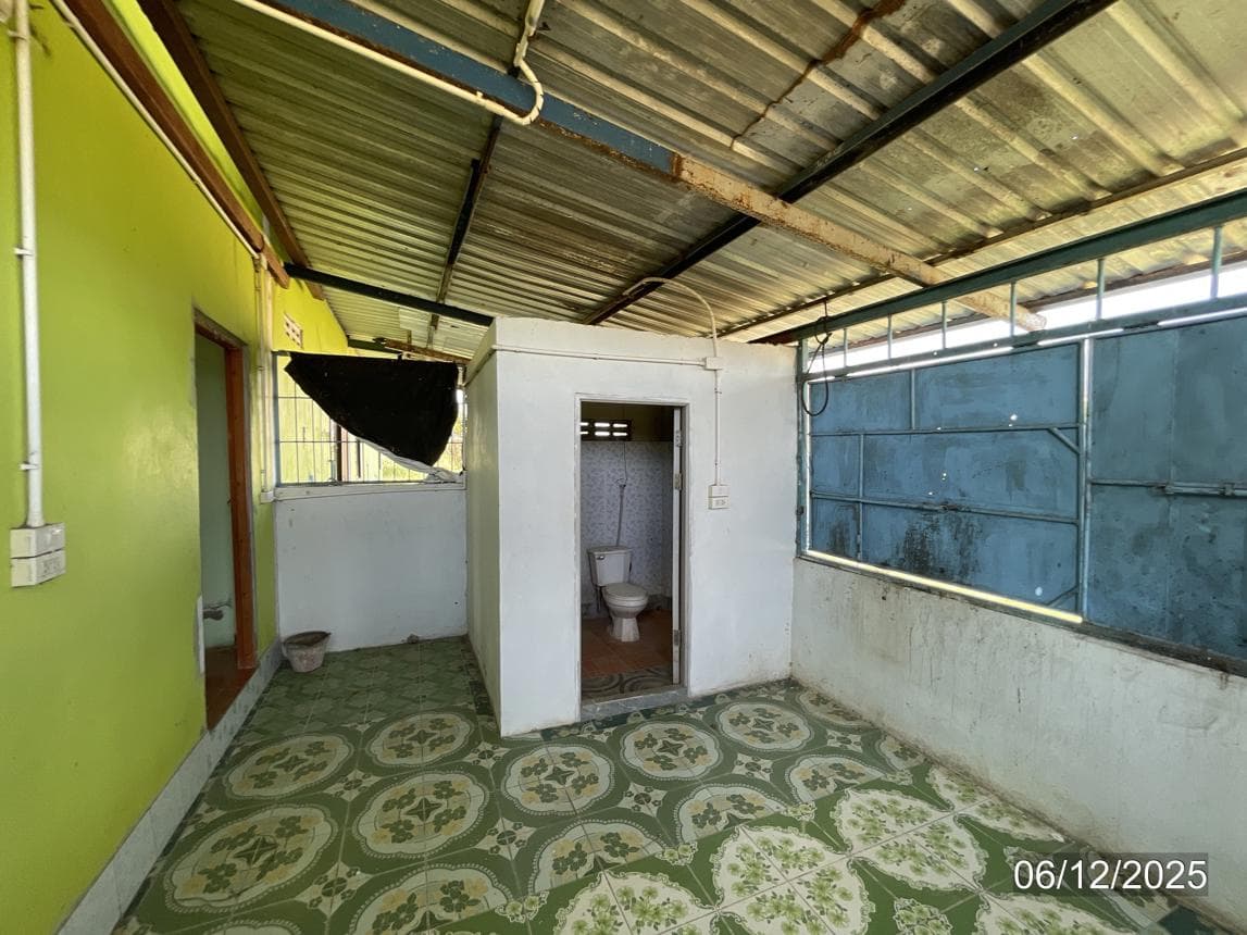 บ้านเดี่ยว วังงิ้ว ดงเจริญ พิจิตร พื้นที่ใช้สอยกว้างขวางเป็นพิเศษ 335 ตร.ม. บนที่ดินขนาดใหญ่ 58 ไร่ ทำเลดีบรรยากาศธรรมชาติ เหมาะสำหรับอยู่อาศัยและทำเกษตรกรรม ราคาพิเศษ 5.61 ล้าน