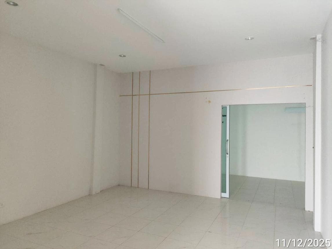 ขายบ้านเดี่ยวหลังใหญ่ 2 ชั้น พื้นที่ใช้สอยกว้างขวาง 403.5 ตร.ม. 3 ห้องนอน ทำเลศักยภาพตำบลขอนแก่น เมืองร้อยเอ็ด