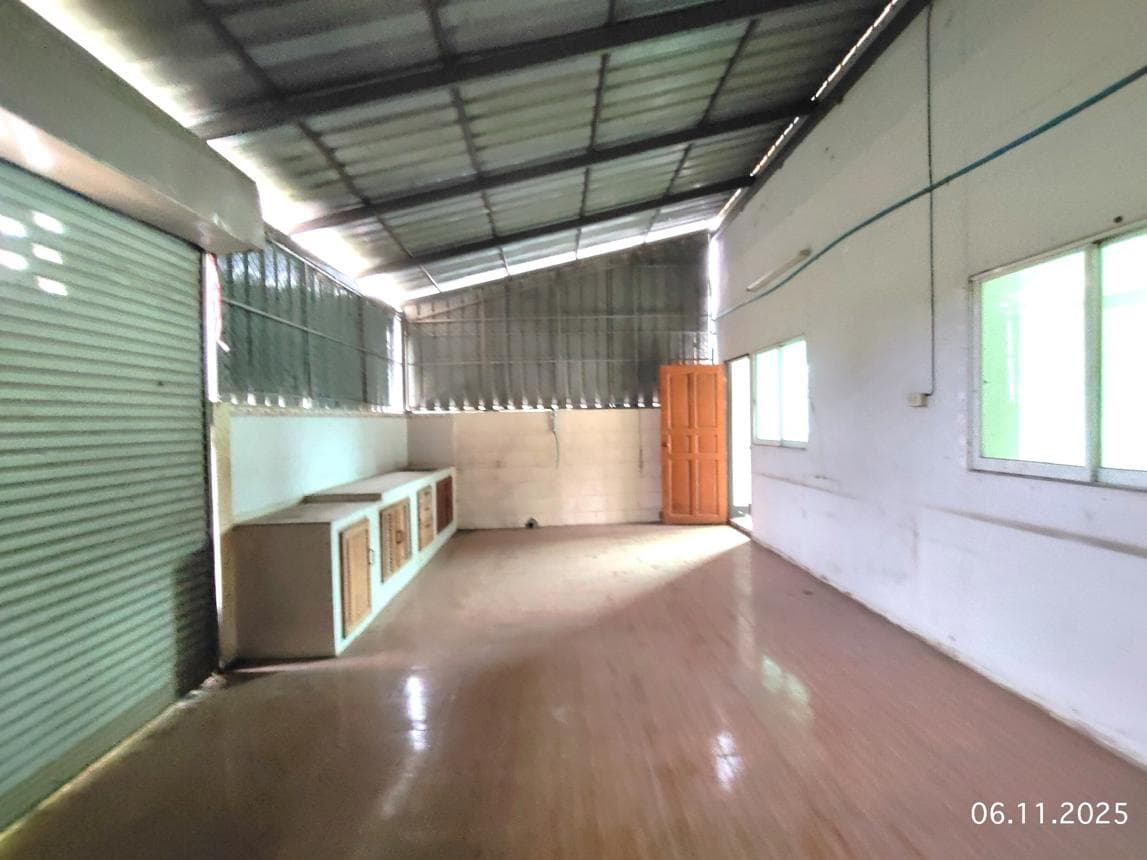อาคารพาณิชย์ทำเลศักยภาพ โครงการ น้ำทองค่างาม ร่องกาศ สูงเม่น แพร่ พื้นที่ใช้สอย 272 ตร.ม. ฟังก์ชัน 2 ห้องนอน