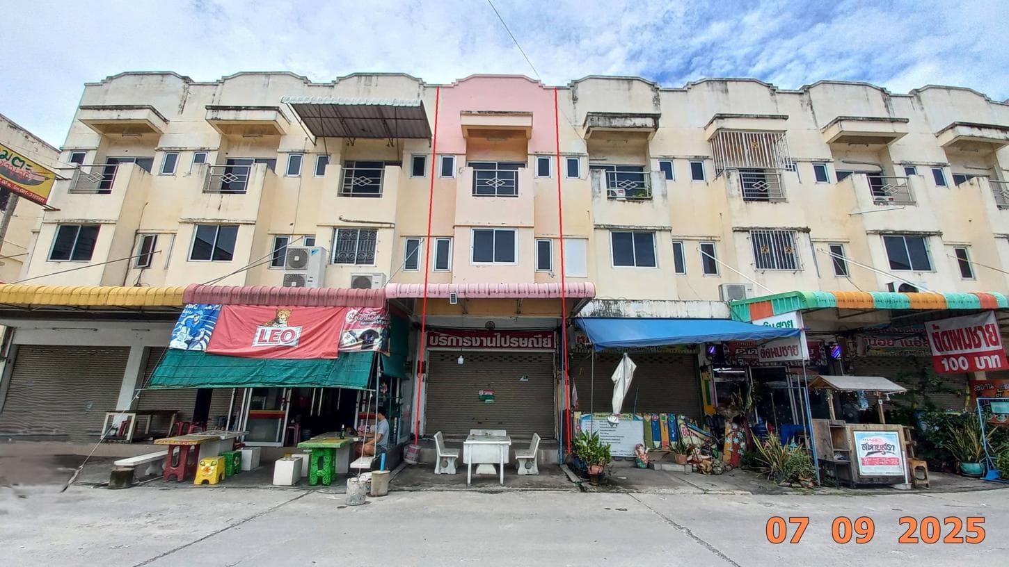 ขายอาคารพาณิชย์ บุญนคร พานทอง ชลบุรี ทำเลบ้านเก่า เนื้อที่ 21.4 ตร.ว. พื้นที่ใช้สอย 175.2 ตร.ม. 2 ห้องนอน 3 ห้องน้ำ สภาพดี เหมาะสำหรับประกอบกิจการและลงทุน