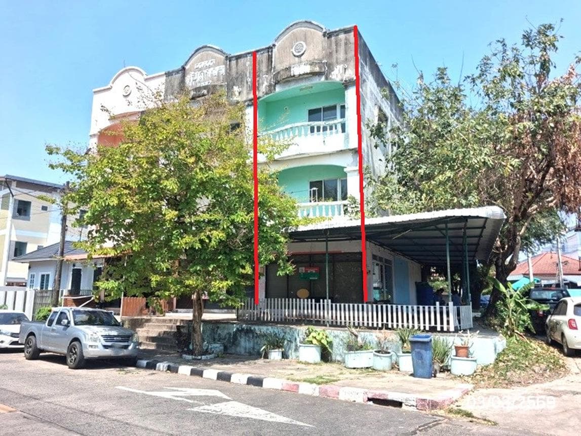 ขายอาคารพาณิชย์ 2 ห้องนอน 3 ห้องน้ำ พื้นที่ 200 ตร.ม. บนเนื้อที่ 29.2 ตร.ว. ทำเลทองในเมืองร้อยเอ็ด เหมาะทำธุรกิจและพักอาศัย ราคา 4.15 ล้าน