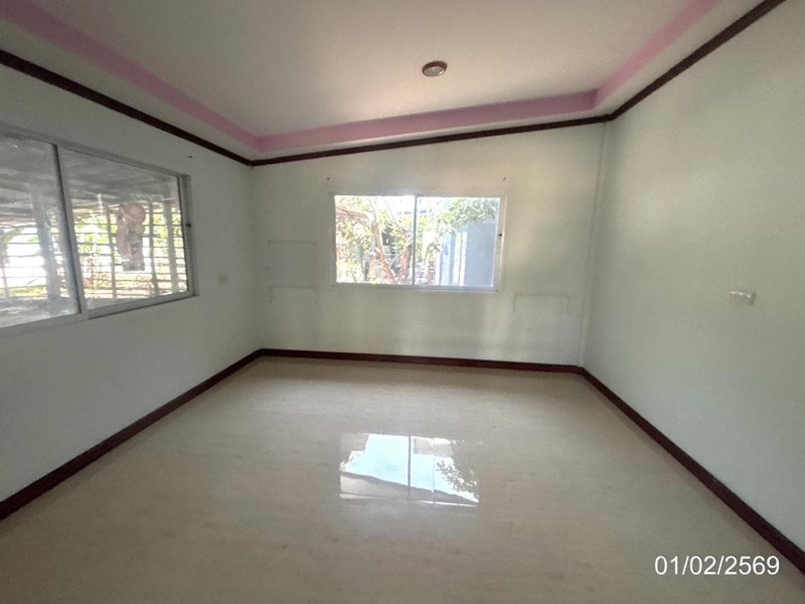 บ้านเดี่ยว ศรีสะอาด ขุขันธ์ ศรีสะเกษ 2 ห้องนอน 1 ห้องน้ำ พื้นที่กว้างขวางพิเศษ 252 ตร.ม. บนที่ดิน 26 ตร.ว. ทำเลสงบเดินทางสะดวก ราคาพิเศษ 2.08 ล้าน