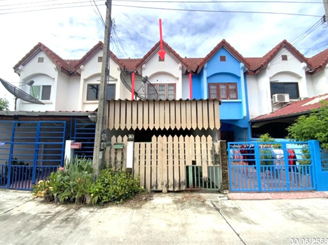 ทาวน์เฮ้าส์ ท่าศาลา เมืองลพบุรี 2 ห้องนอน 2 ห้องน้ำ พื้นที่ใช้สอย 134 ตร.ม. ทำเลดีใกล้แหล่งชุมชน เดินทางสะดวก ราคาล้านต้นๆ