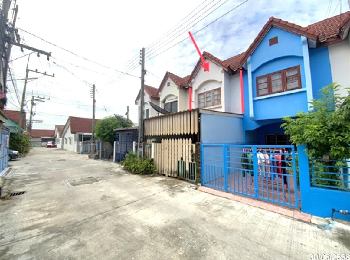 ทาวน์เฮ้าส์ ท่าศาลา เมืองลพบุรี 2 ห้องนอน 2 ห้องน้ำ พื้นที่ใช้สอย 134 ตร.ม. ทำเลดีใกล้แหล่งชุมชน เดินทางสะดวก ราคาล้านต้นๆ
