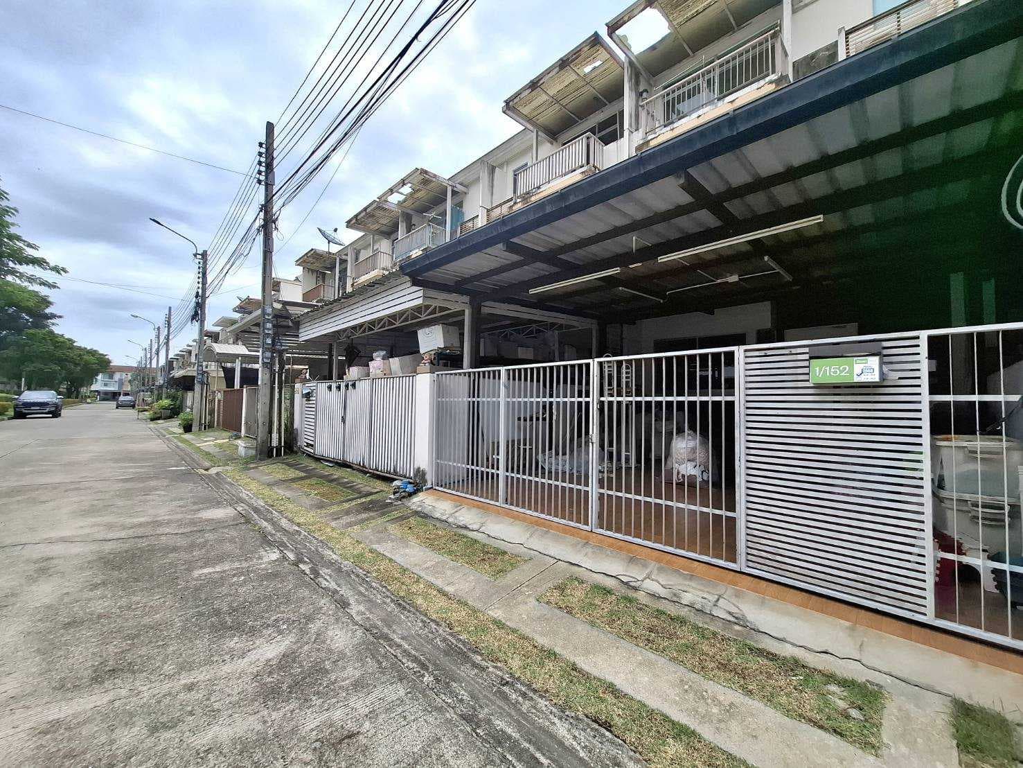 ขายทาวน์โฮม 3 ชั้น มบ.บ้านใหม่ พระราม 2 - 22 ตรว.ราคาพิเศษวิวหน้าสวน
