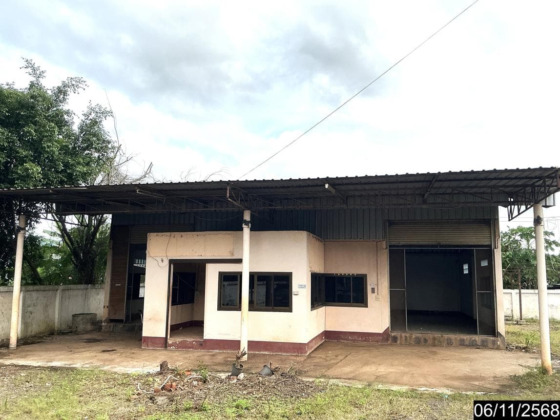 ขายโกดัง/โรงงาน พื้นที่ใช้สอย 183.6 ตร.ม. บนเนื้อที่ 40 ตร.ว. ทำเลศักยภาพ ตำบลแชะ อำเภอครบุรี นครราชสีมา ราคาคุ้มค่า