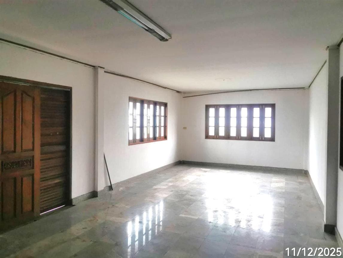 ขายบ้านเดี่ยวหลังใหญ่ รั้วใหญ่ เมืองสุพรรณบุรี 5 ห้องนอน สเปซอลังการ 516 ตร.ม. ทำเลดีราคาคุ้มค่า