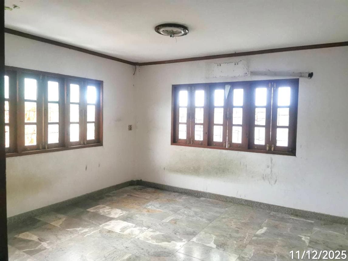 ขายบ้านเดี่ยวหลังใหญ่ รั้วใหญ่ เมืองสุพรรณบุรี 5 ห้องนอน สเปซอลังการ 516 ตร.ม. ทำเลดีราคาคุ้มค่า