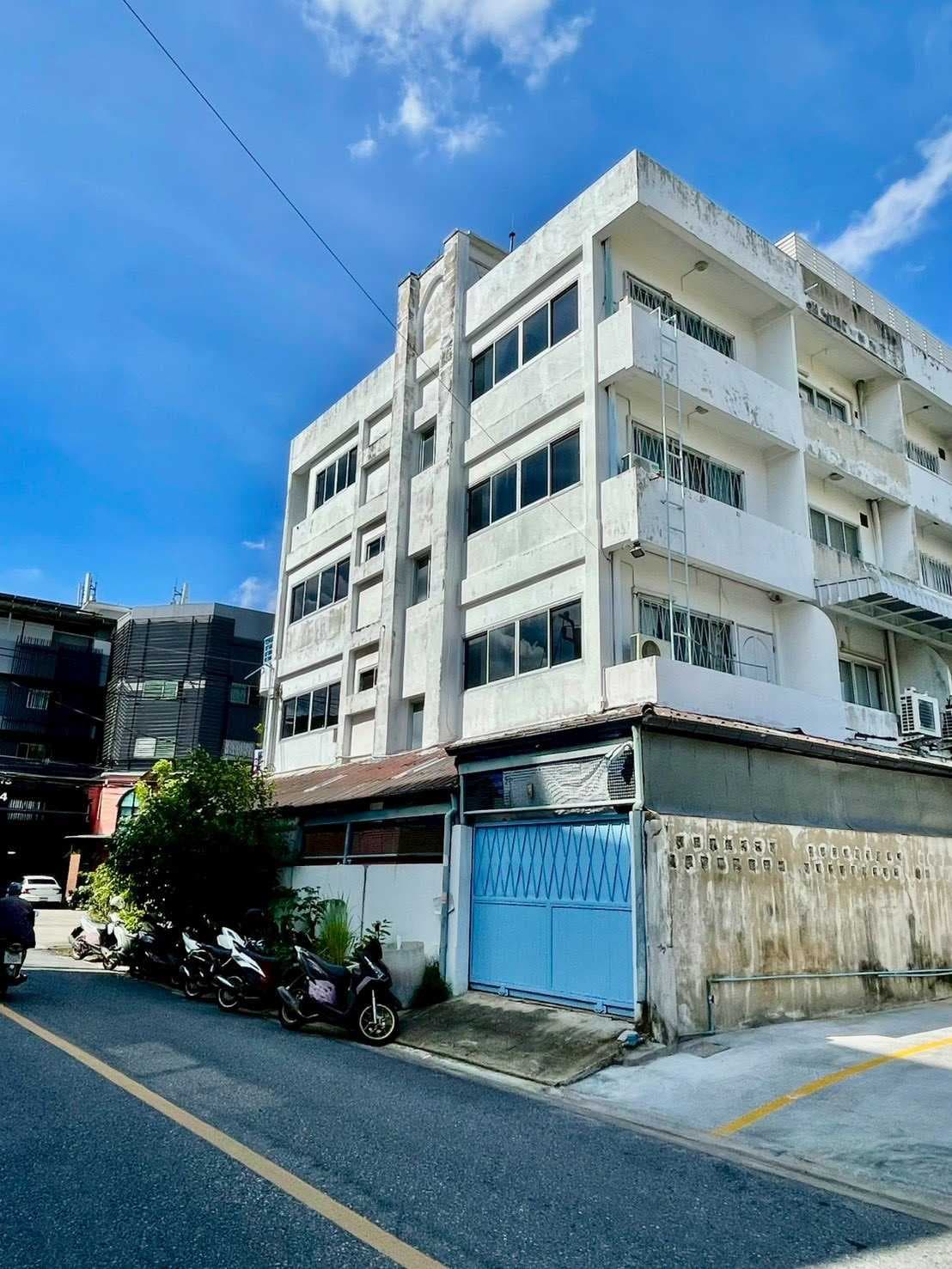 ขายอาคารพาณิชย์ 4.5 ชั้น หลังมุม เนื้อที่ 35 ตร.ว. | ซอยนาคนิวาส 37 แยก 1