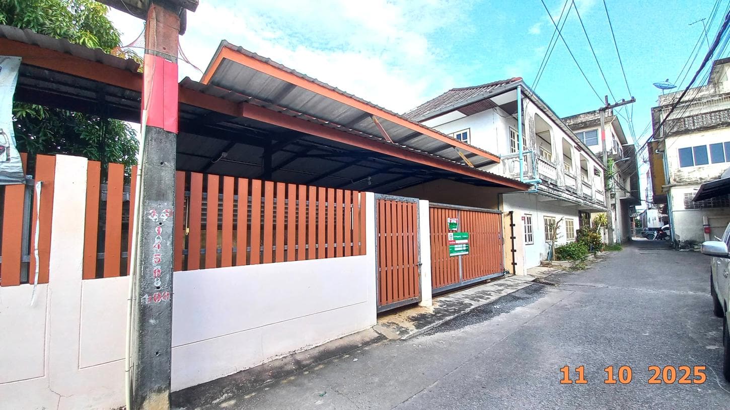 บ้านเดี่ยว หน้าเมือง เมืองฉะเชิงเทรา ฉะเชิงเทรา 5 ห้องนอน 2 ห้องน้ำ พื้นที่กว้าง 210 ตร.ม. บนที่ดินขนาดใหญ่ 84 ตร.ว. ทำเลศักยภาพใจกลางเมือง ใกล้แหล่งอำนวยความสะดวก ราคาพิเศษ 3.08 ล้าน