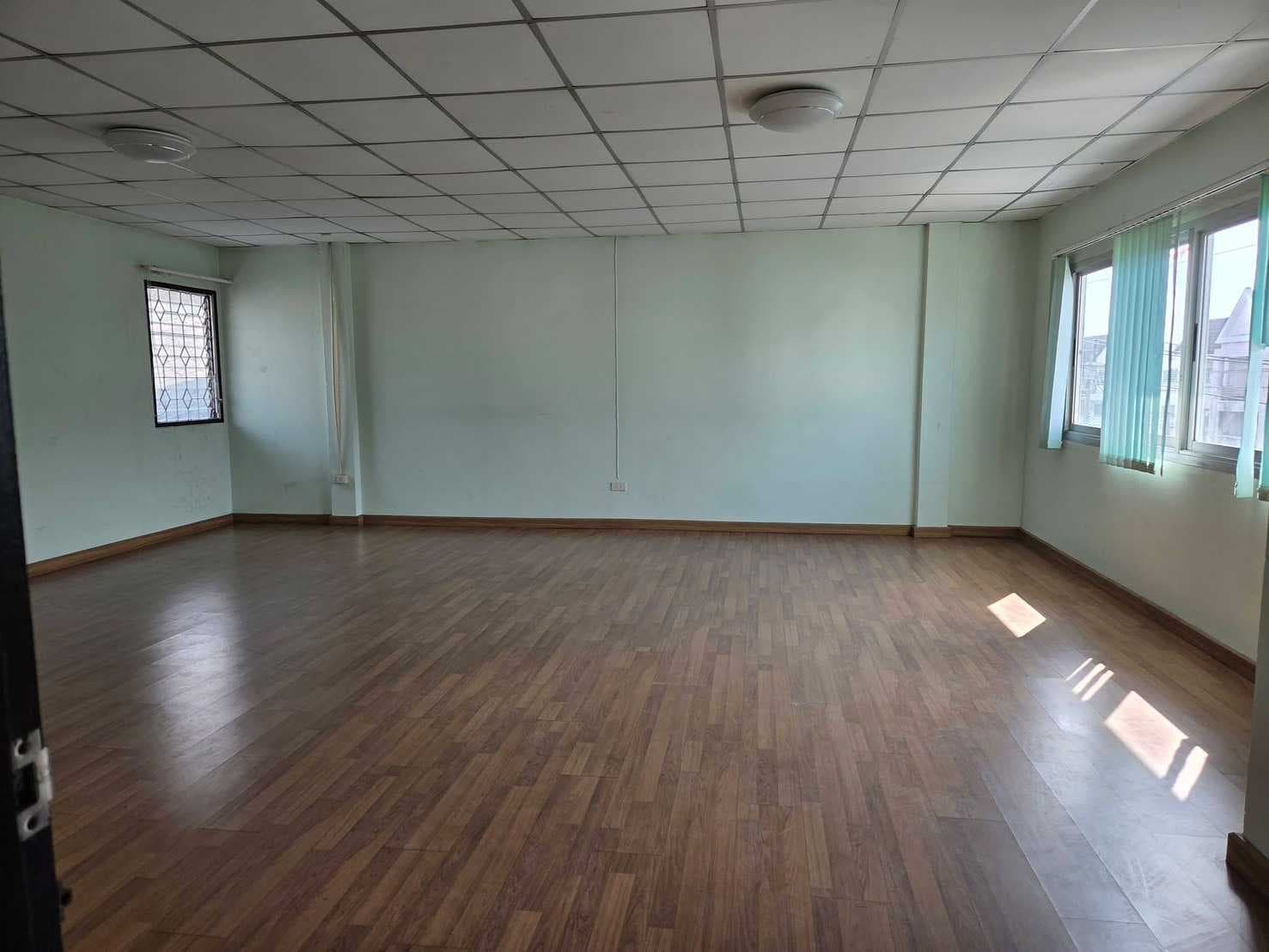 ขาย โรงงานพร้อมสำนักงาน 1,230 ตรม. ผังม่วงลาย แฟคทอรี่แลนด์ 1 พุทธมณฑลสาย 5 สภาพ 100% เทพื้นใหม่ รถ พ่วงเข้าได้
