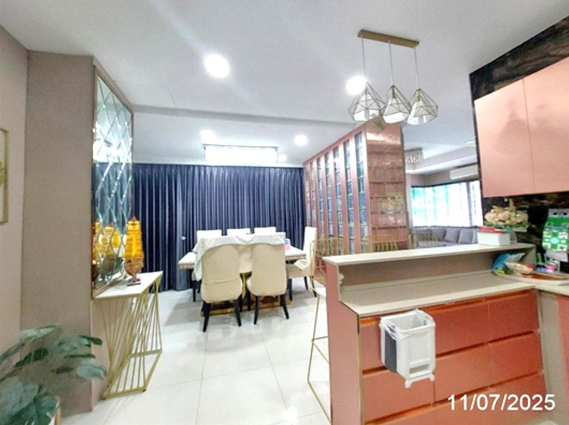 ขายบ้านเดี่ยว ชวนชมพาร์ค 2 (Chuanchom Park 2) ไทรน้อย นนทบุรี หลังใหญ่ 3 ห้องนอน 4 ห้องน้ำ พื้นที่ใช้สอย 294.5 ตร.ม. ทำเลดี บรรยากาศร่มรื่น