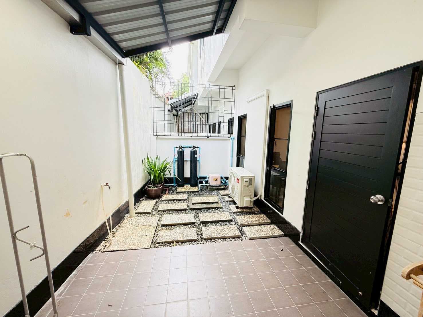 บ้านให้เช่า-ขาย!!! กลางเมืองภูเก็ต บ้านหรูสไตล์ซิโน–โปรตุเกส ใจกลางเมืองภูเก็ต พร้อมระบบ Smart Gate สั่งเปิด–ปิดผ่านมือถือ ปลอดภัย 24 ชม. พร้อมเฟอร์ครบ หิ้วกระเป๋าเข้าอยู่ได้เลย!