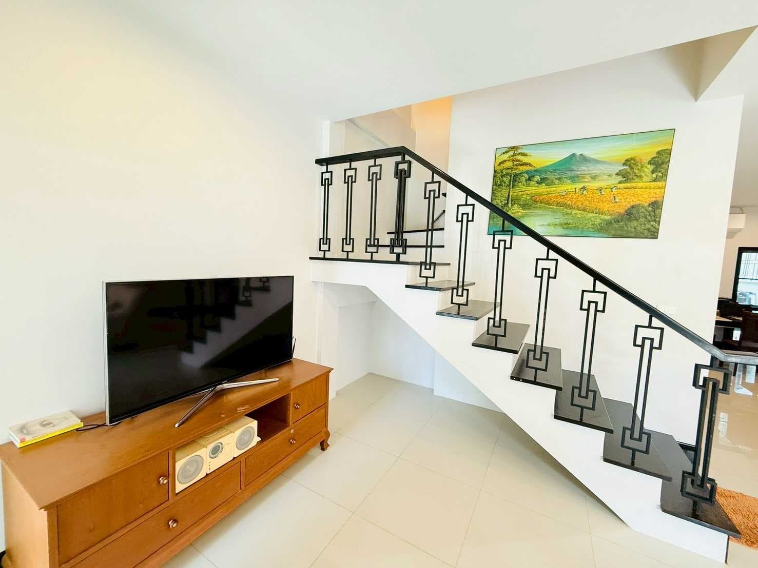 บ้านให้เช่า-ขาย!!! กลางเมืองภูเก็ต บ้านหรูสไตล์ซิโน–โปรตุเกส ใจกลางเมืองภูเก็ต พร้อมระบบ Smart Gate สั่งเปิด–ปิดผ่านมือถือ ปลอดภัย 24 ชม. พร้อมเฟอร์ครบ หิ้วกระเป๋าเข้าอยู่ได้เลย!