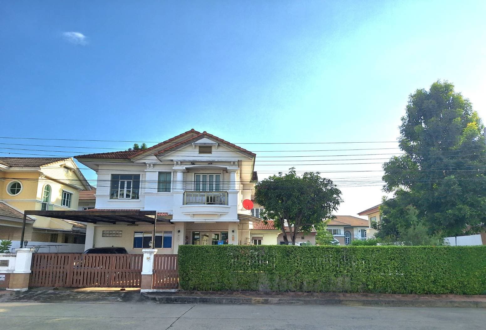 ขายด่วน บ้านเดี่ยว หมู่บ้านนันทวัน ศรีนครินทร์ 102 ตรว 210 ตรม 4 นอน 4 น้ำ 2 ชั้น จอดรถได้ 2 คัน ใกล้จุดขึ้นลงถนนวงแหวนบางนา-พระราม2