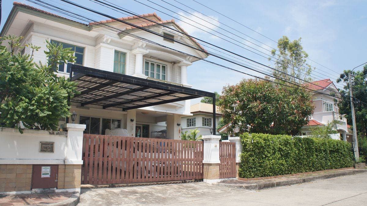 ขายด่วน บ้านเดี่ยว หมู่บ้านนันทวัน ศรีนครินทร์ 102 ตรว 210 ตรม 4 นอน 4 น้ำ 2 ชั้น จอดรถได้ 2 คัน ใกล้จุดขึ้นลงถนนวงแหวนบางนา-พระราม2