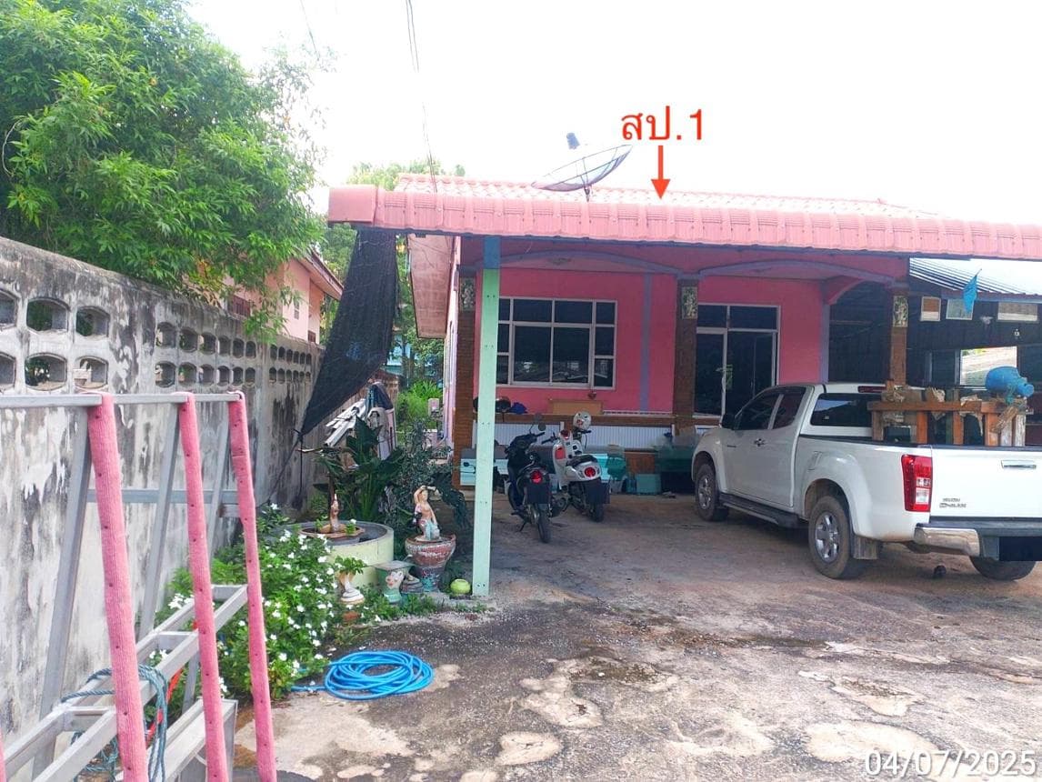 บ้านเดี่ยว คลองขลุง กำแพงเพชร 3 ห้องนอน 2 ห้องน้ำ พื้นที่กว้าง 228 ตร.ม. บนที่ดิน 62.3 ตร.ว. ราคาล้านต้นๆ