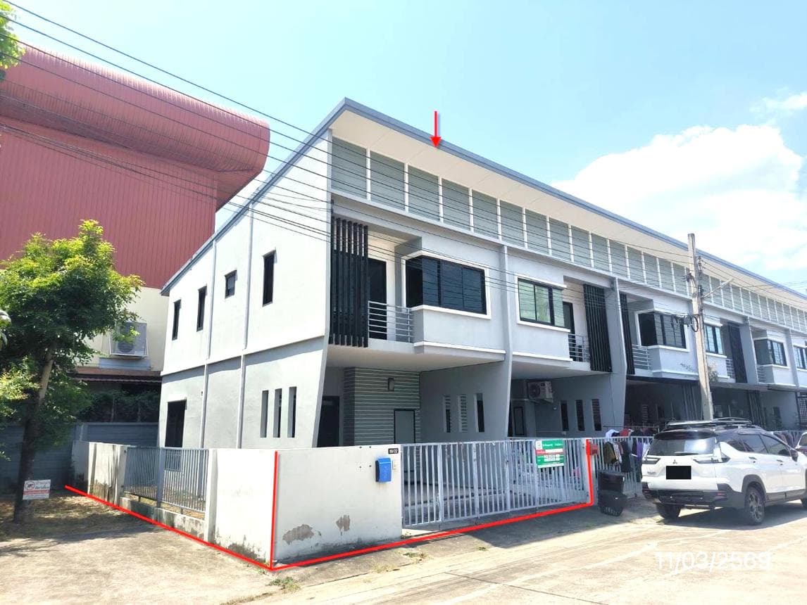 ขายทาวน์เฮ้าส์ ดีน่า (ลภาวัน 23) บางบัวทอง นนทบุรี ทำเลลำโพ เนื้อที่ 25.8 ตร.ว. พื้นที่ใช้สอย 99 ตร.ม. 3 ห้องนอน 2 ห้องน้ำ สภาพดี พร้อมอยู่