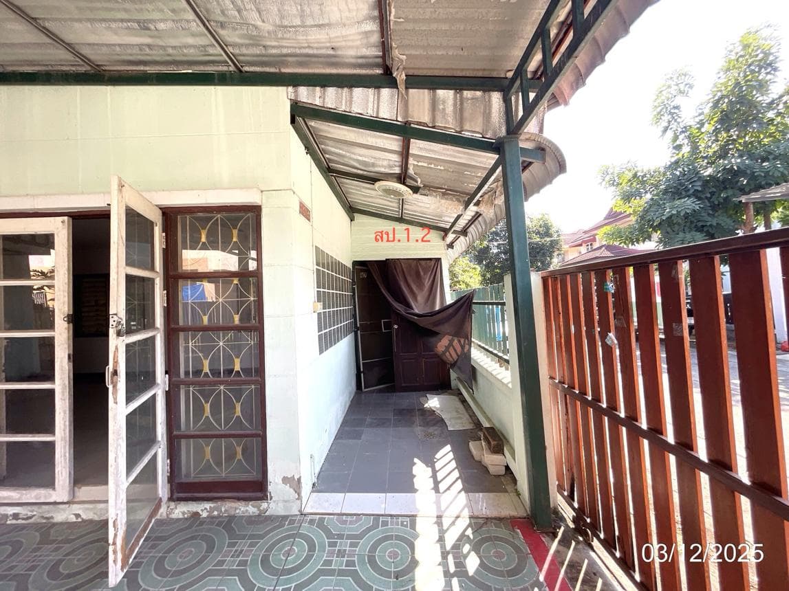 บ้านเดี่ยว ประภาวรรณโฮม ร่มเกล้า 1 แสนแสบ เขตมีนบุรี กรุงเทพมหานคร พื้นที่ 61 ตร.ว. พื้นที่ใช้สอย 324.75 ตร.ม. 3 ห้องนอน 2 ห้องน้ำ