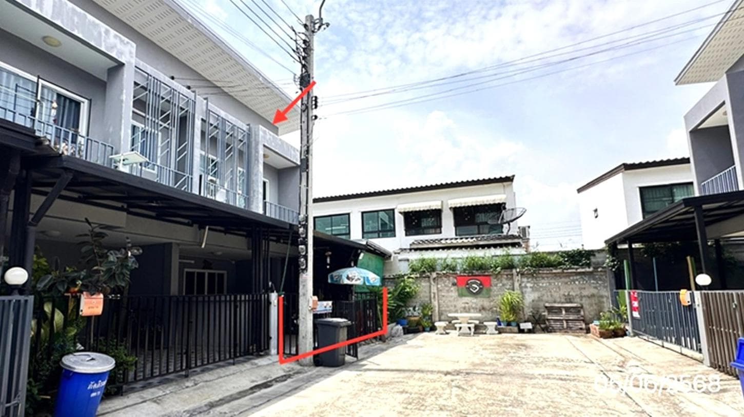 ขายทาวน์เฮ้าส์ บ้านภัคภิรมย์ เทพารักษ์ (Baan Pakpirom) สมุทรปราการ 3 ห้องนอน 2 ห้องน้ำ พื้นที่กว้าง 30.7 ตร.ว. ทำเลดี เดินทางสะดวกเชื่อมต่อสุขุมวิท