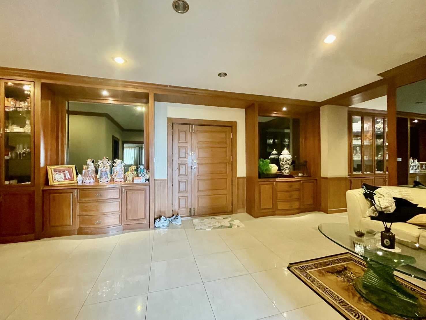 ขาย/ให้เช่าเพนเฮ้าส์ คันทรี่ คอมเพล็กซ์ บี ชั้น 17, 248 ตรม. *พร้อมพื้นที่สวนลอยฟ้าขนาดใหญ่*