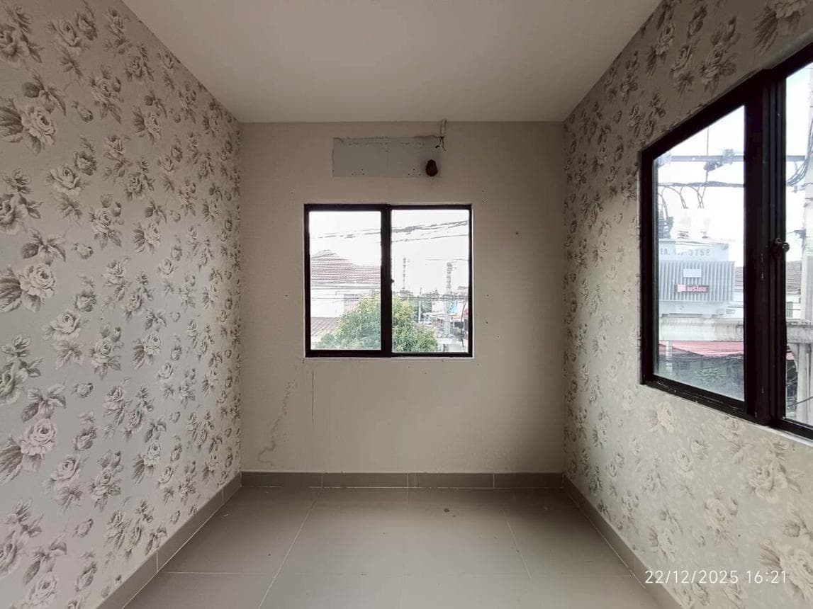 ขายทาวน์เฮ้าส์ บ้านพฤกษา 76 บางใหญ่ นนทบุรี ทำเลบางแม่นาง เนื้อที่ 23.7 ตร.ว. พื้นที่ใช้สอย 136.5 ตร.ม. 3 ห้องนอน 2 ห้องน้ำ สภาพดี พร้อมอยู่