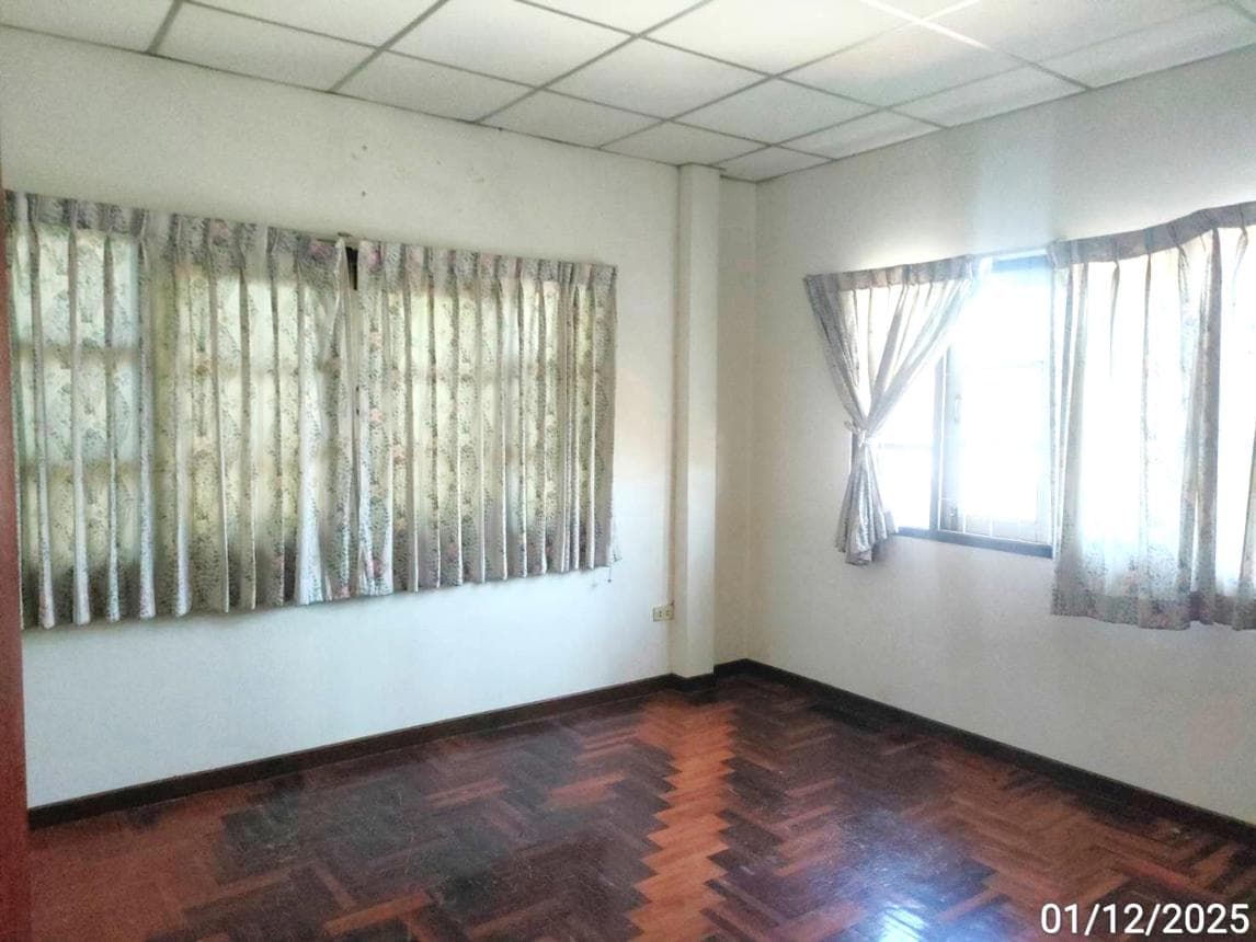 บ้านเดี่ยว ขอนแก่น เมืองร้อยเอ็ด ร้อยเอ็ด พื้นที่ 35.8 ตร.ว. พื้นที่ใช้สอย 421 ตร.ม. 3 ห้องนอน 2 ห้องน้ำ