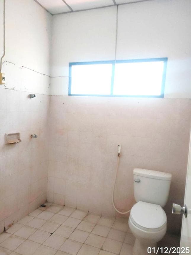 บ้านเดี่ยว ขอนแก่น เมืองร้อยเอ็ด ร้อยเอ็ด พื้นที่ 35.8 ตร.ว. พื้นที่ใช้สอย 421 ตร.ม. 3 ห้องนอน 2 ห้องน้ำ
