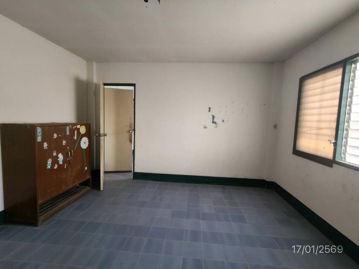 ขายทาวน์เฮ้าส์หลังใหญ่พื้นที่ใช้สอยจุใจ 168 ตร.ม. 3 ห้องนอน 3 ห้องน้ำ ทำเลดีใกล้ทะเล ย่านบางเสร่ สัตหีบ ชลบุรี บรรยากาศสงบร่มรื่นเหมาะอยู่อาศัย