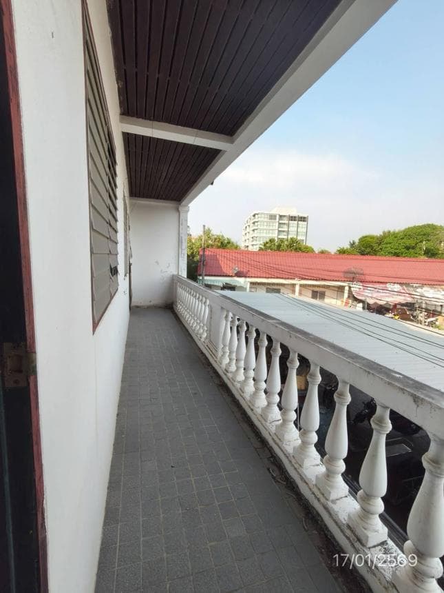 ขายทาวน์เฮ้าส์หลังใหญ่พื้นที่ใช้สอยจุใจ 168 ตร.ม. 3 ห้องนอน 3 ห้องน้ำ ทำเลดีใกล้ทะเล ย่านบางเสร่ สัตหีบ ชลบุรี บรรยากาศสงบร่มรื่นเหมาะอยู่อาศัย