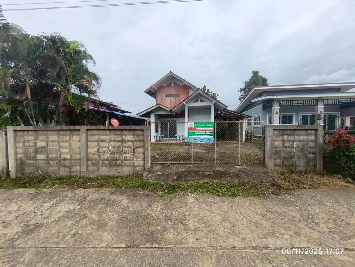 บ้านเดี่ยว หงส์หิน จุน พะเยา 1 ห้องนอน 1 ห้องน้ำ พื้นที่ 188 ตร.ม. บนที่ดิน 100 ตร.ว. พื้นที่ใช้สอยกว้างขวาง บรรยากาศเงียบสงบ ราคาคุ้มค่าเพียง 1.39 ล้าน