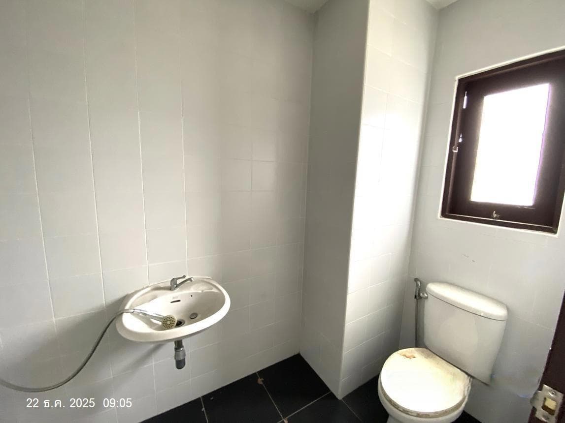 อาคารพาณิชย์ ฉลอง เมืองภูเก็ต ภูเก็ต พื้นที่ 38.9 ตร.ว. พื้นที่ใช้สอย 222.75 ตร.ม. 3 ห้องน้ำ