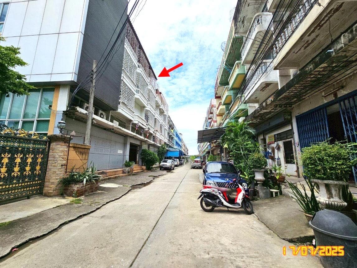 ขายอาคารพาณิชย์ขนาดใหญ่ บางขุนเทียน-บางบอน พื้นที่ใช้สอย 1,792 ตร.ม. 10 ห้องนอน ทำเลศักยภาพ เหมาะทำหอพักหรืออาคารสำนักงาน